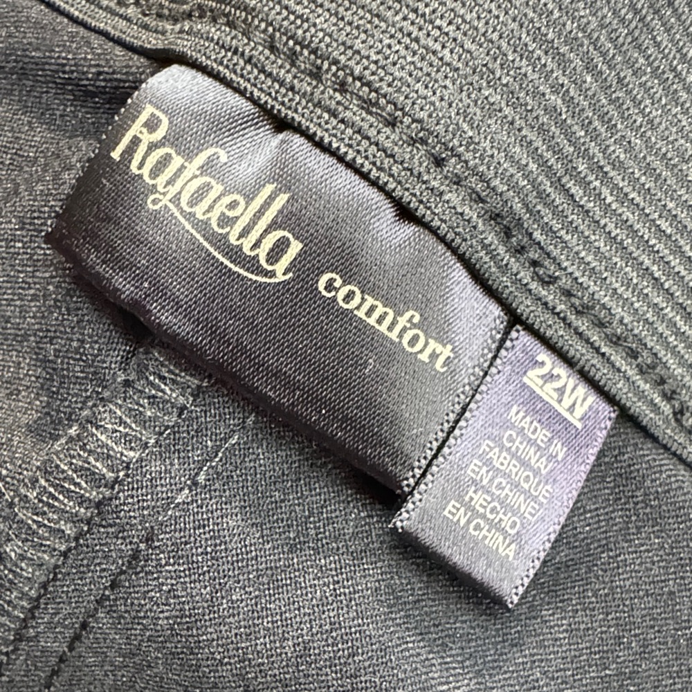 Rafaella Black Cropped Capri Ponte Pull-On Pants zipper accent’s NWT 22W - Picture 10 of 12